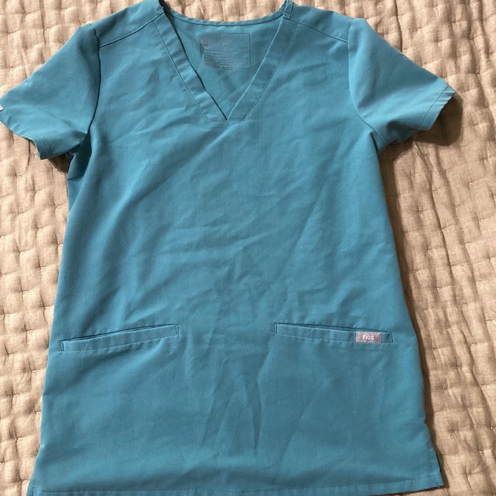 Figs Hydrogen Green Casma 3 pocket top